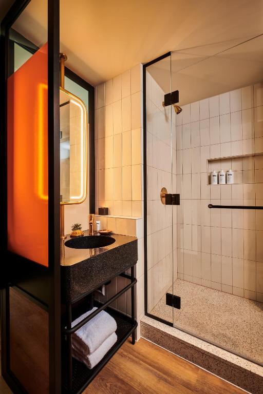 Villa Capri Custom Shower System